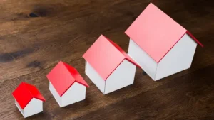 Different paper houses representing the four major lot sizes in forex