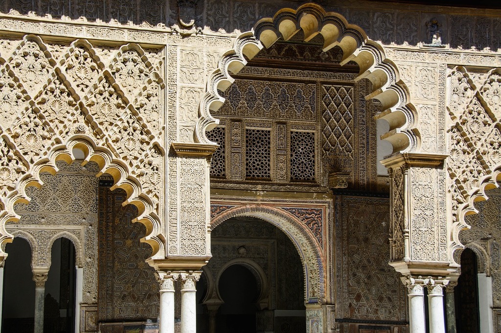 An image of the entrance of mosque