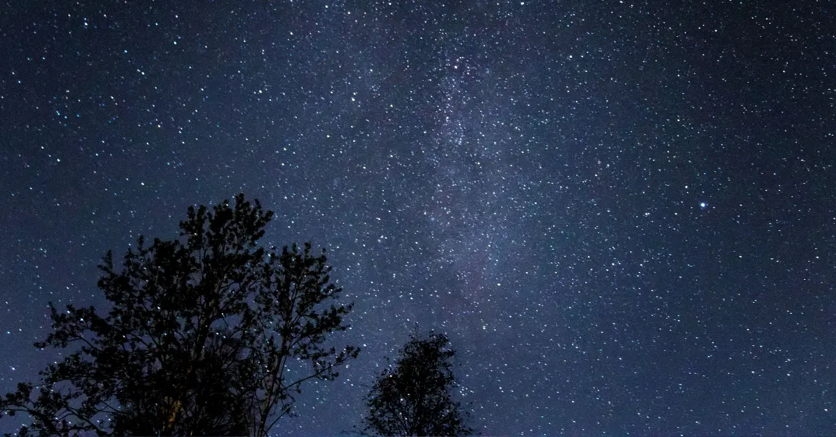 An image of stars to represent evening star candlestick